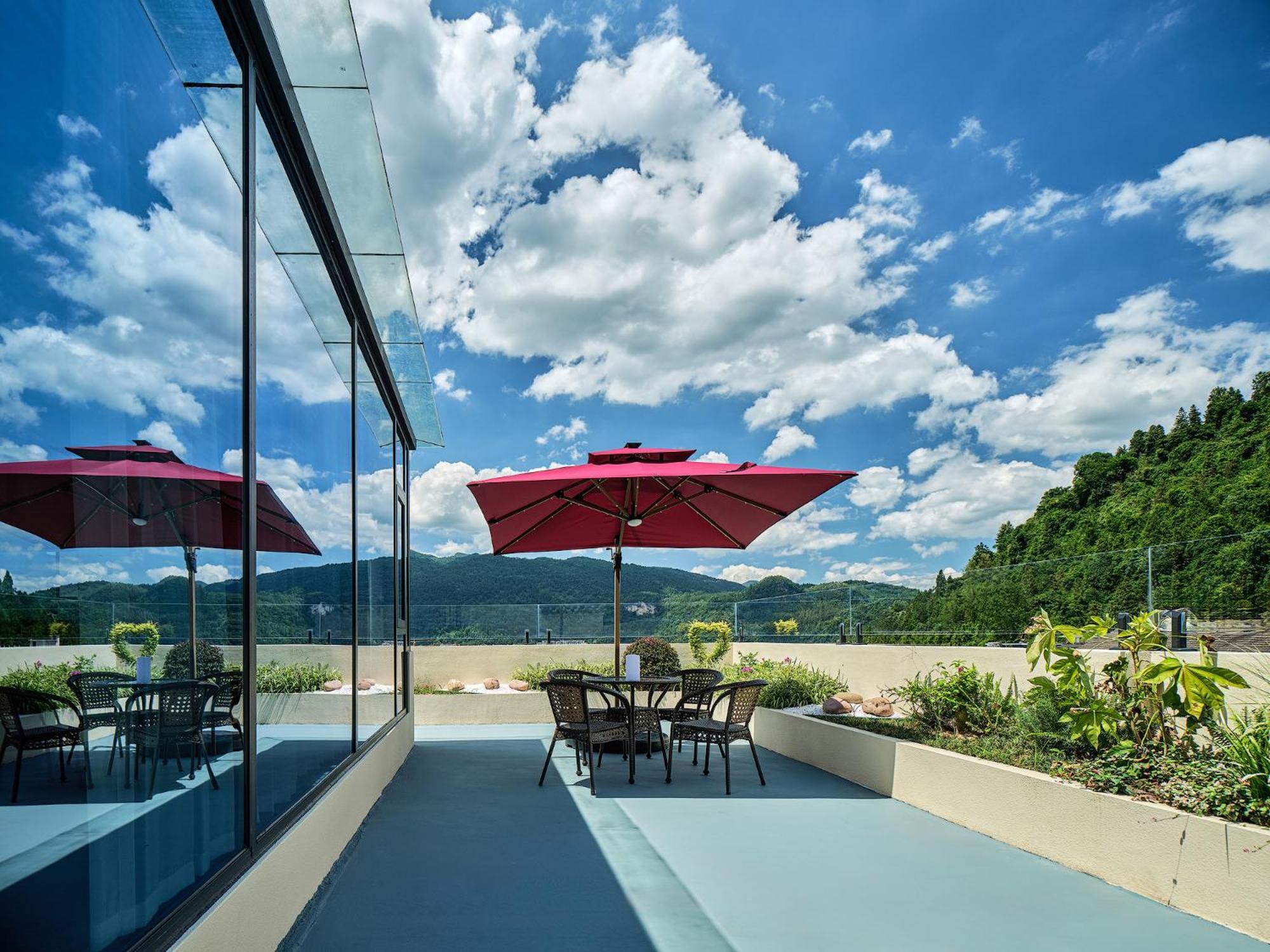 Zhangjiajie Utopia Hotel--Free One Way Pick Up Service Over 2 Nights Extérieur photo