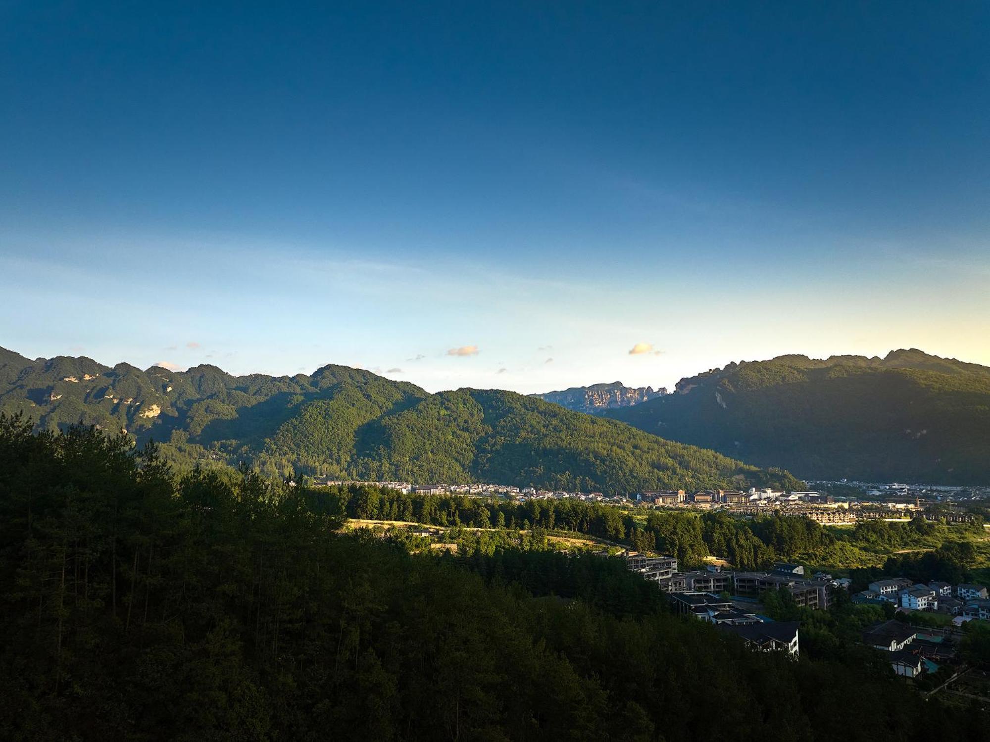 Zhangjiajie Utopia Hotel--Free One Way Pick Up Service Over 2 Nights Extérieur photo
