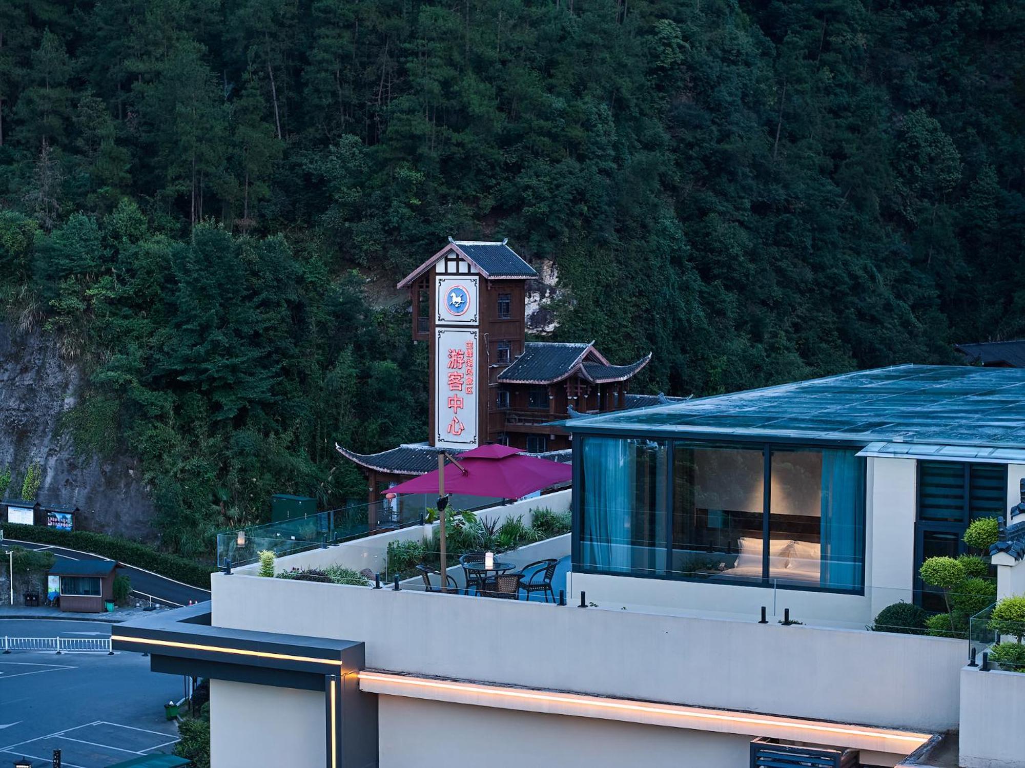 Zhangjiajie Utopia Hotel--Free One Way Pick Up Service Over 2 Nights Extérieur photo