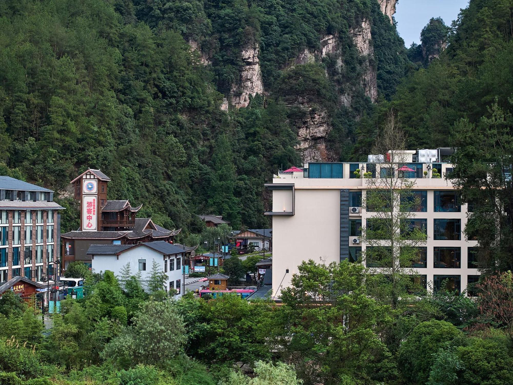 Zhangjiajie Utopia Hotel--Free One Way Pick Up Service Over 2 Nights Extérieur photo