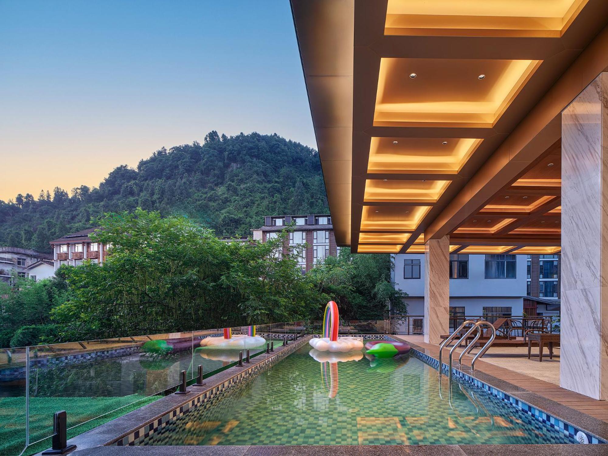 Zhangjiajie Utopia Hotel--Free One Way Pick Up Service Over 2 Nights Extérieur photo