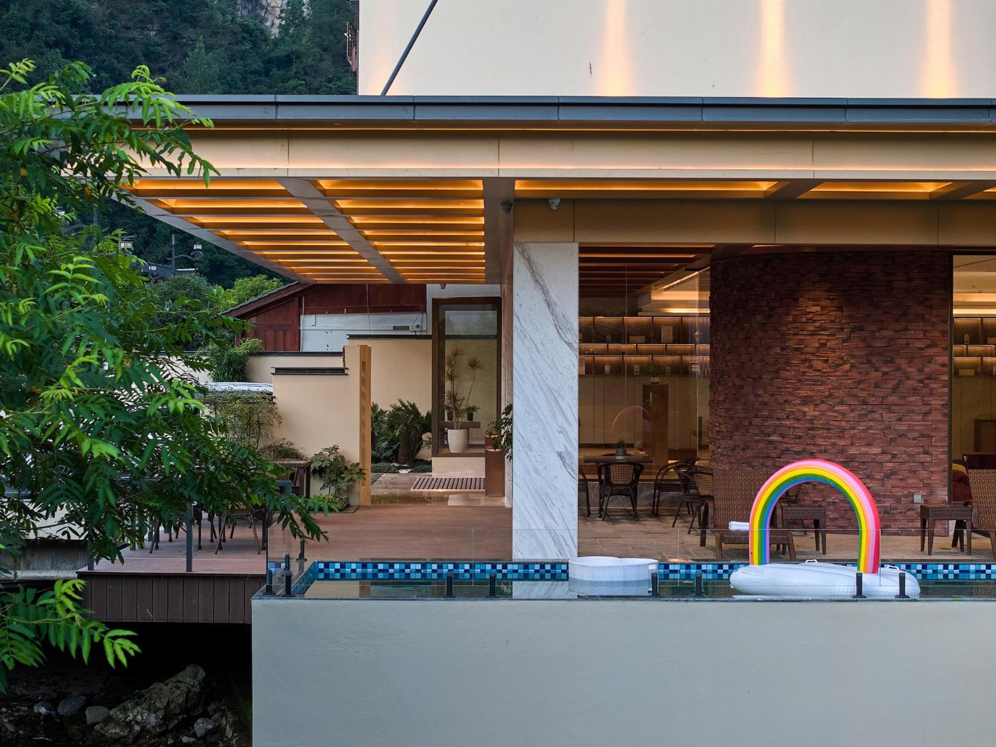 Zhangjiajie Utopia Hotel--Free One Way Pick Up Service Over 2 Nights Extérieur photo